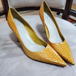 New without box never worn shoes size 7.5 yellow w simulated snakeskin
